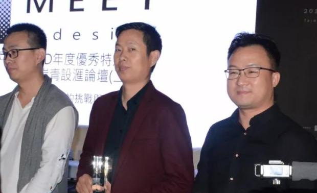2017台湾室内设计周理事长何武贤为TNAID年度优秀获奖者进行颁奖