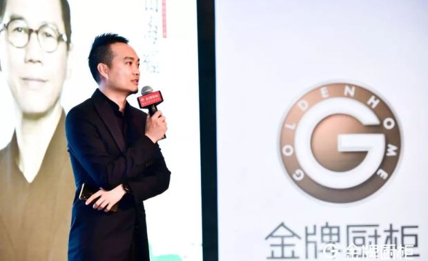 紫禁汇品设计集团董事长林国江先生代表华人设计师高尔夫球俱乐部海口队进行发言