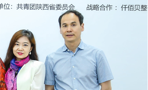图|右一：王天恩 先生
宁夏银行副行长