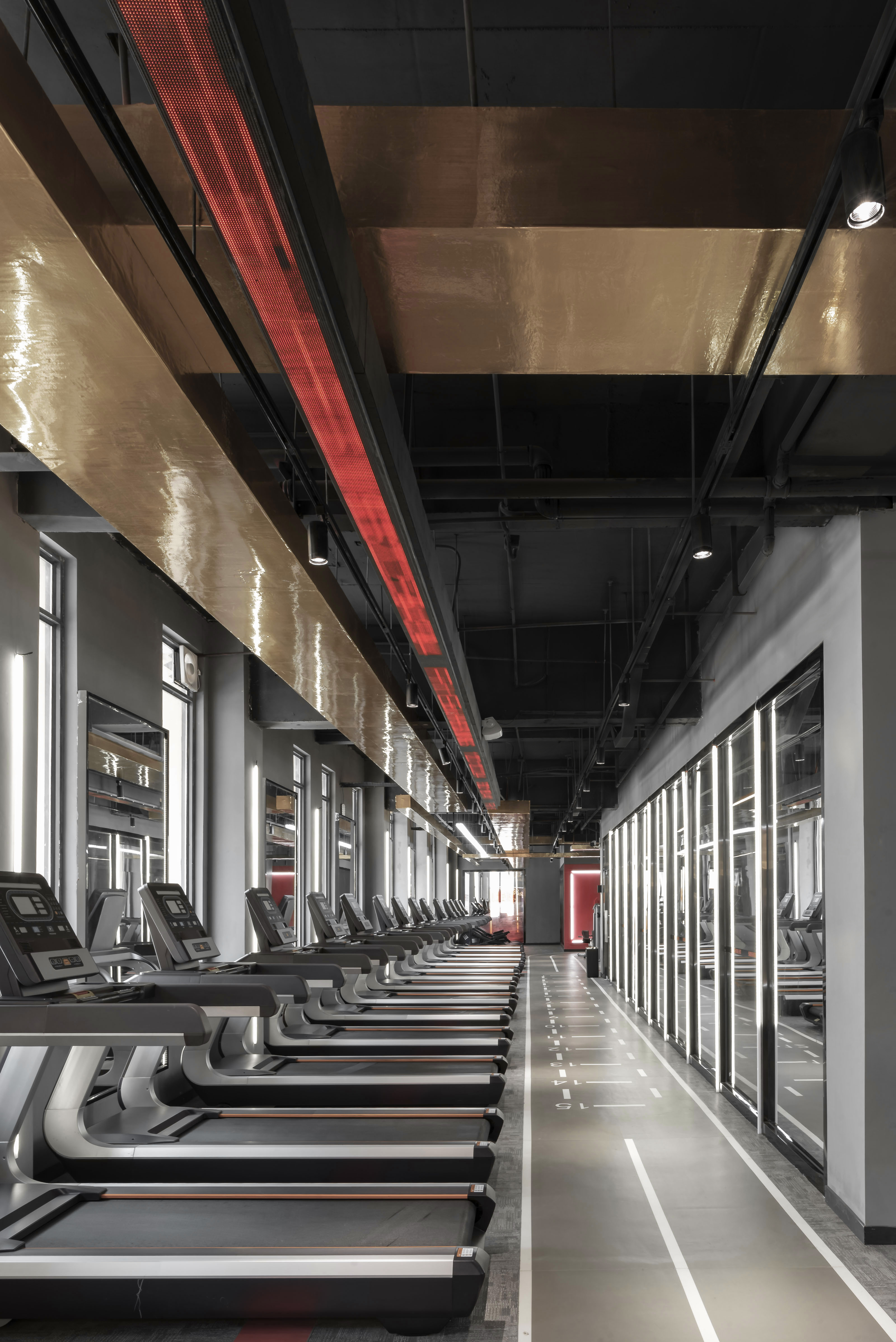 阳光菲特健身房