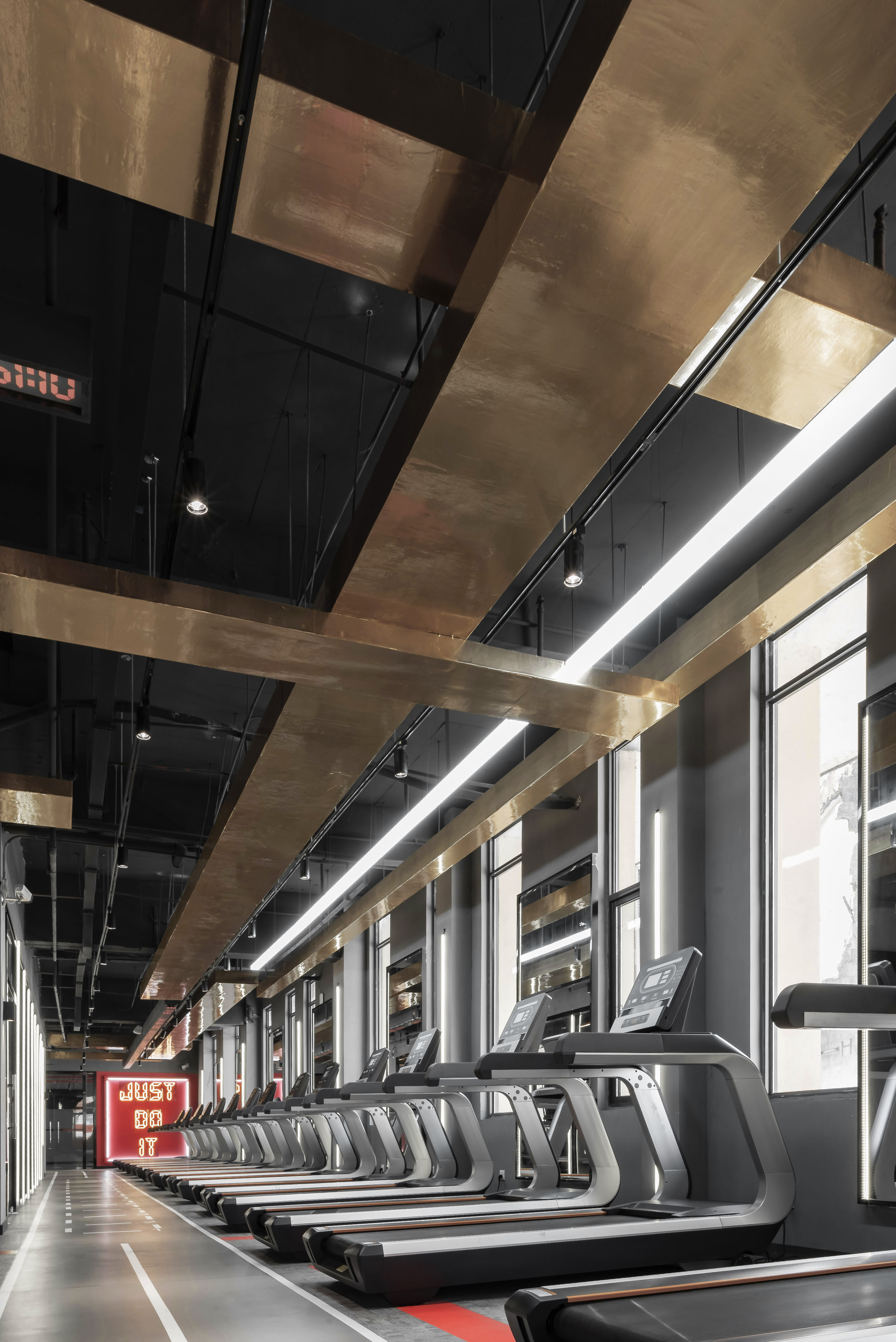 阳光菲特健身房